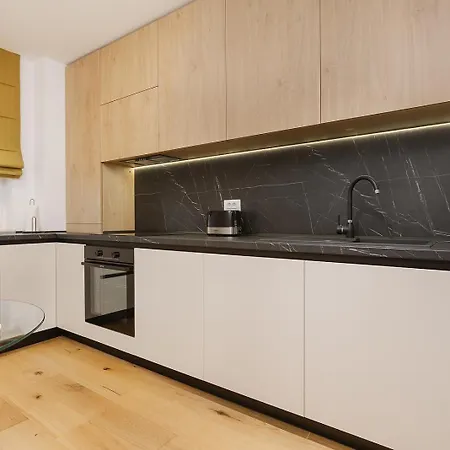 Tho Luxury Apartamento Braşov